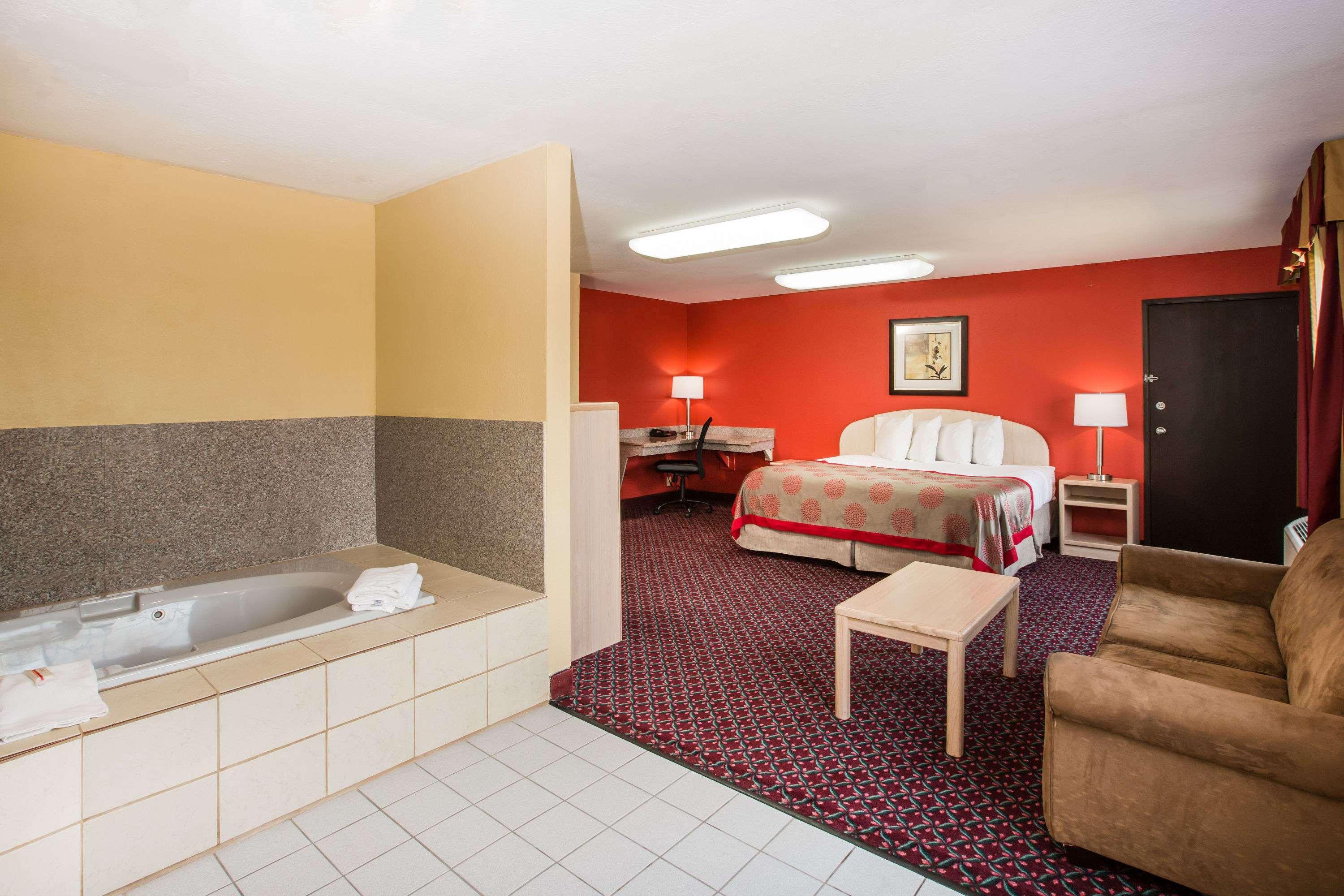 Ramada By Wyndham Sioux Falls Exterior photo