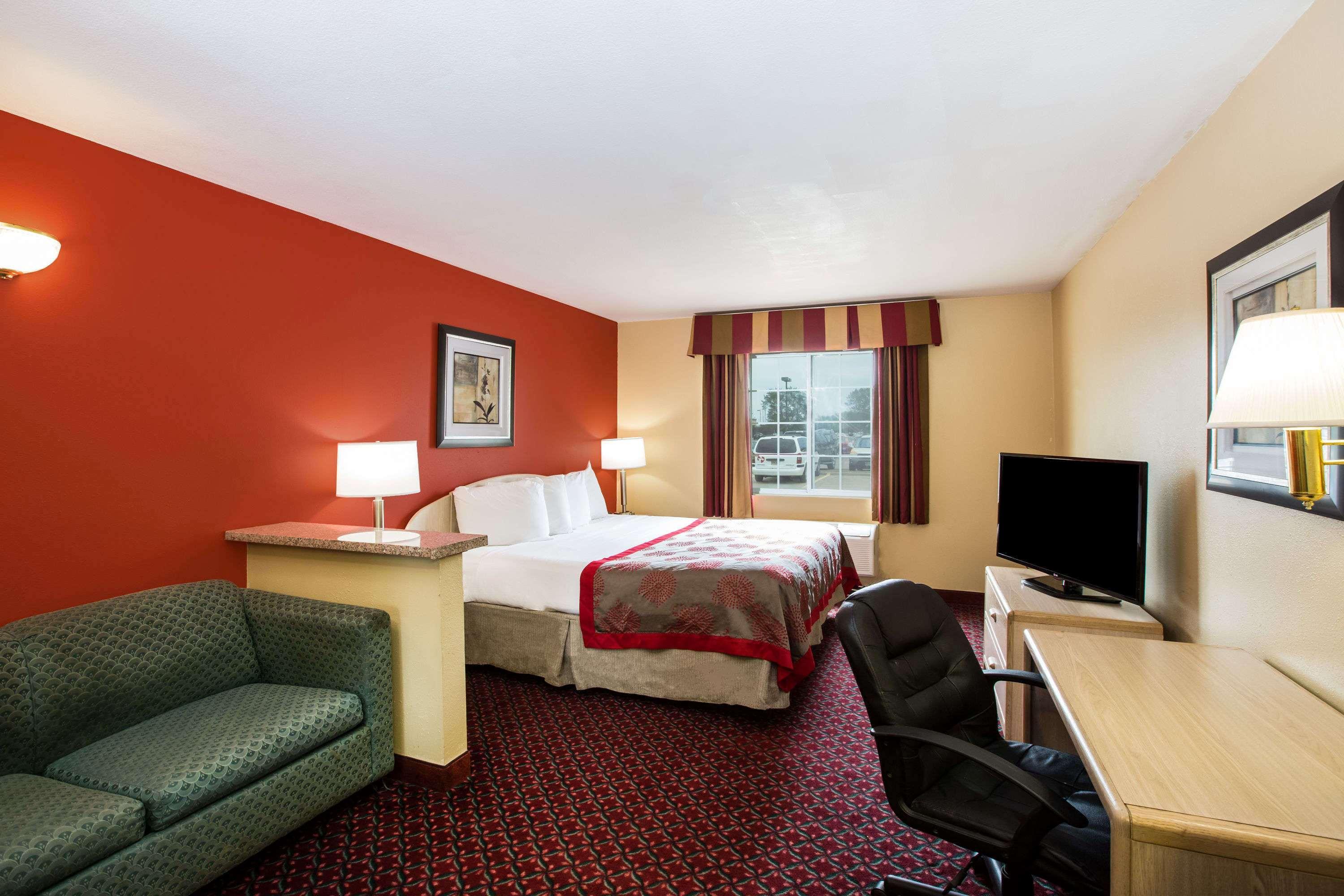 Ramada By Wyndham Sioux Falls Exterior photo